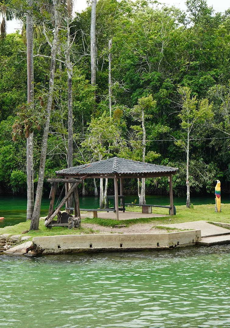 Rio de águas cristalinas do Balneário Rio Verde
